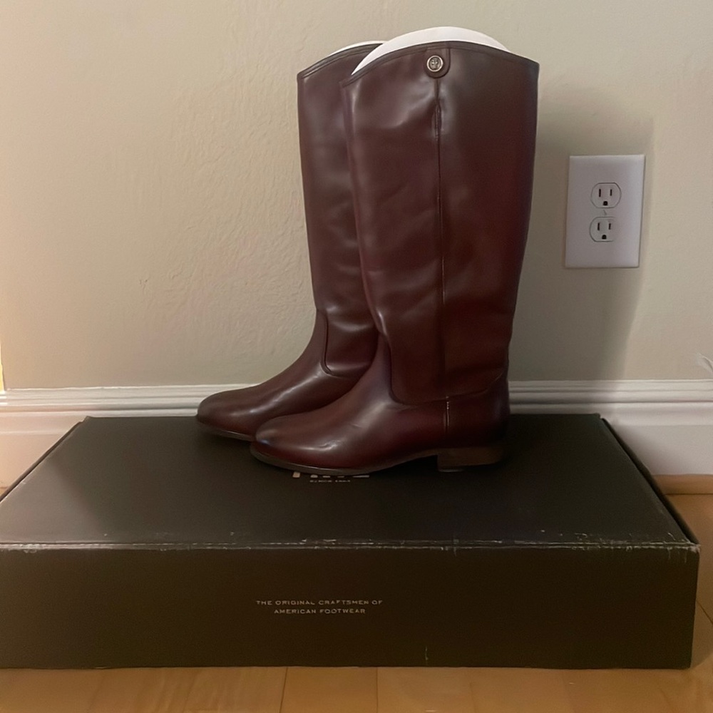 Frye Mellissa Button 2 boots size 7 brand new never worn in color Redwood